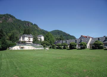 VIC-SUR-CERE COMPLEXE HOTELIER LE FAMILY