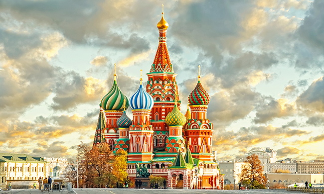 LUMIERES DE RUSSIE RENDEZ VOUS SUR PLACE DE MOSCOU A SAINT PETERSBOURG
