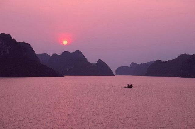 La Cantate du Mékong, pont principal + Hanoi / Halong