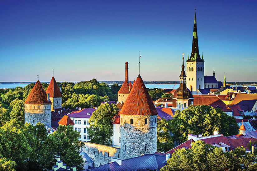 La Route de l'Ambre de Vilnius à Tallinn et extension à Saint-Pétersbourg