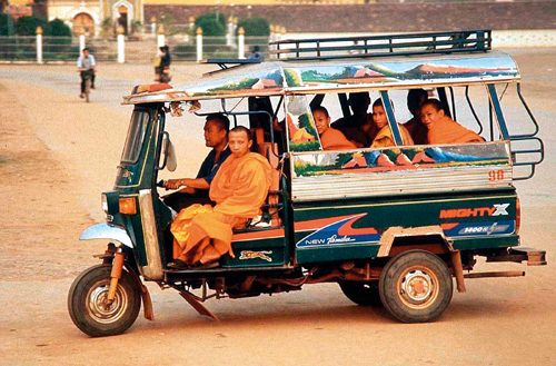 Des Minorités Laotiennes aux Temples d'Angkor