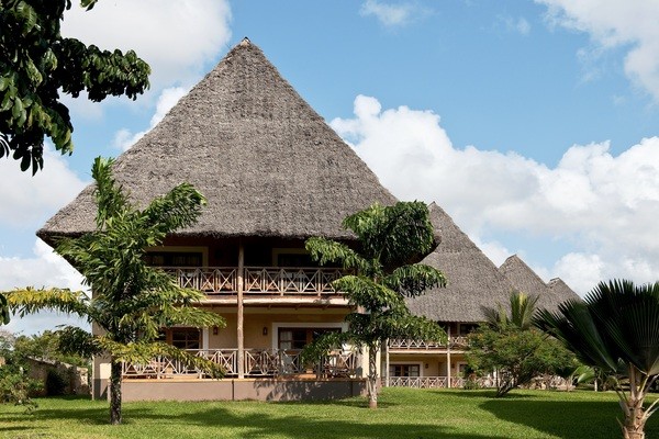 Combiné circuit et Hôtel Neptune Palm Beach Boutique Resort & Spa 4* avec 3 nuits Tsavo Est / Ouest et Amboseli ****