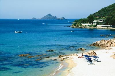 la plage de Morea à Ajaccio face aux îles Sanguinaires.