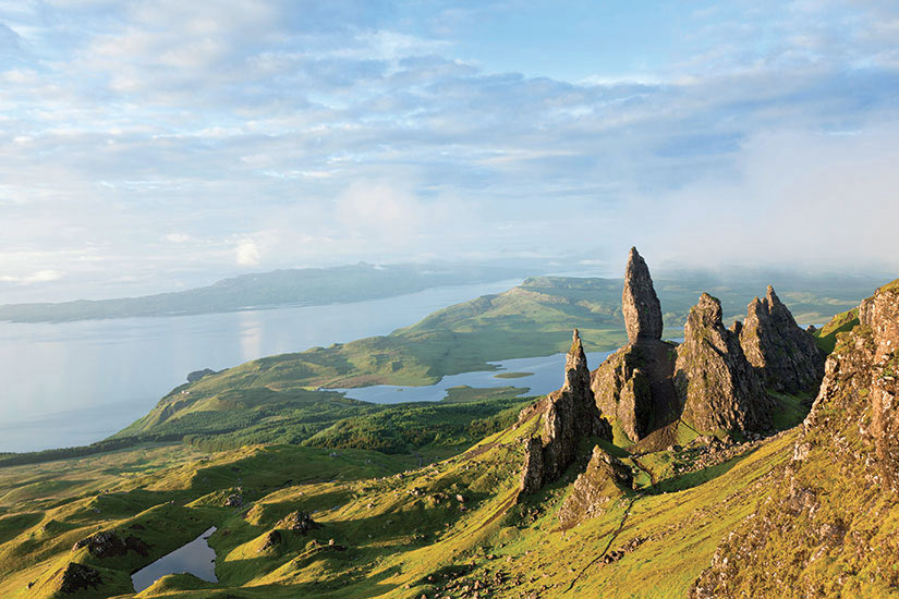 (Image) image Ecosse Ile De Skye vue sur old man of Storr it