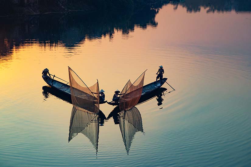 (Image)-image-Vietnam-Hue-Pecheurs-sur-la-riviere-des-Parfums-as_205910262.jpg