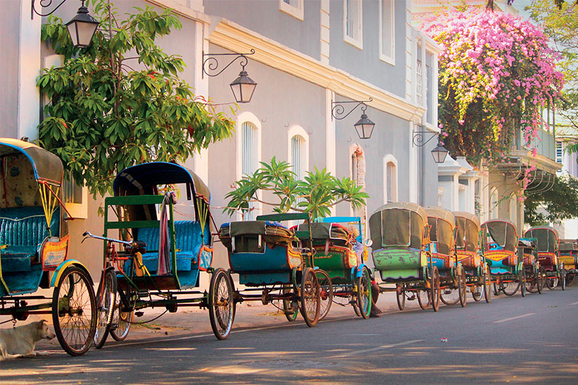 (Image)-image-Inde-Pondichery-rickshaws-ou-tricycles-dans-la-rue-as_459960348.jpg