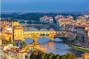 (Vignette)-vignette-Italie-Florence-Ponte-Vecchio-au-dessus-du-fleuve-Arno-as_105368723.jpg