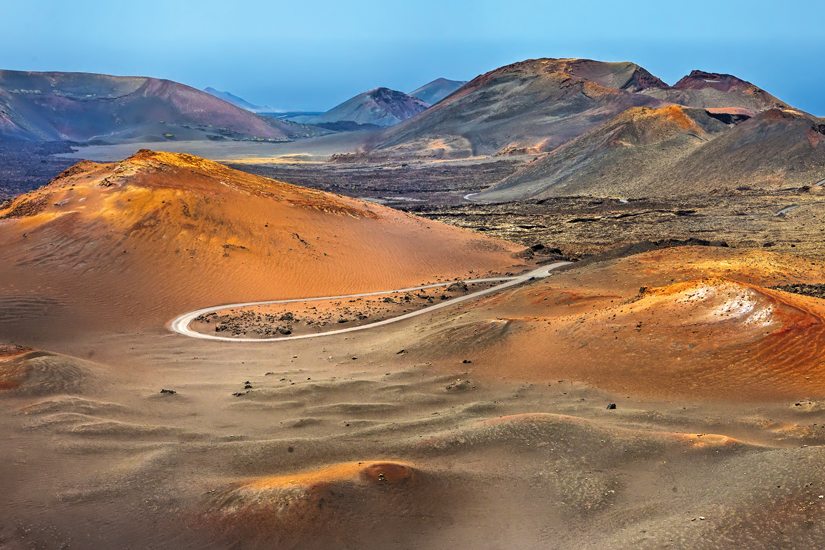 (Image) image Iles canaries lanzarote mountains fire timanfaya national park 53 fo_44317630