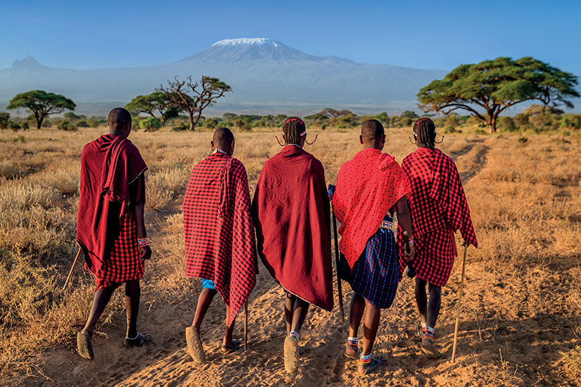 (Image)-image-Kenya-groupe-de-guerriers-Massai-retournant-au-village-is_1303740472.jpg
