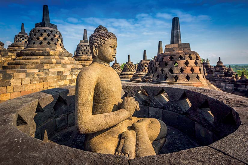 (Image)-image-Indonesie-Java-Statue-bouddha-sur-le-Temple-de-Borobudur-as_116802766.jpg