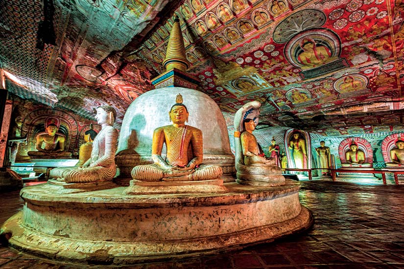 (Image)-image-Sri-Lanka-Dambulla-Statues-de-Bouddha-du-temple-d-or-de-Dambulla-is_521090024.jpg
