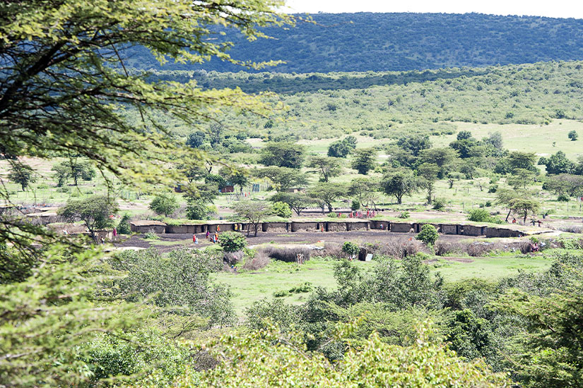 (Image) image Kenya Masai Mara village tribal Massai it_1042350964