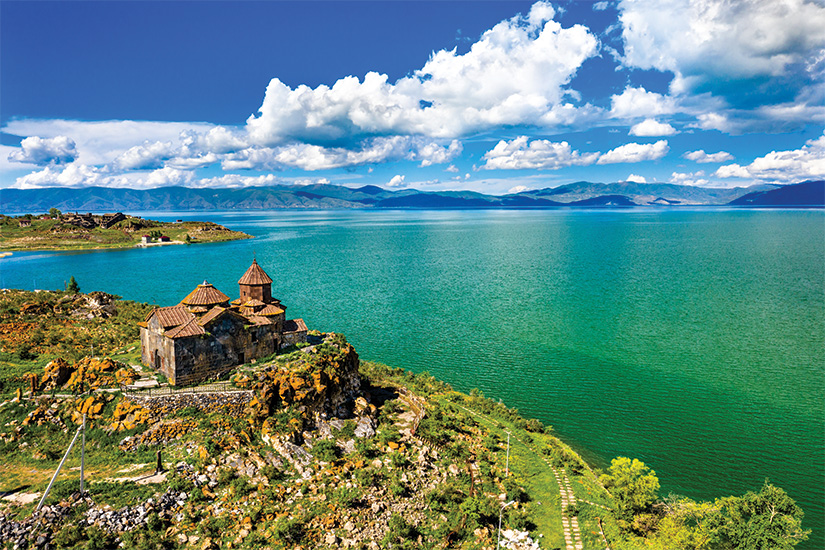 (Image) image Armenie Hayravank monastere sur les rives du lac Sevan 55 as_276806818